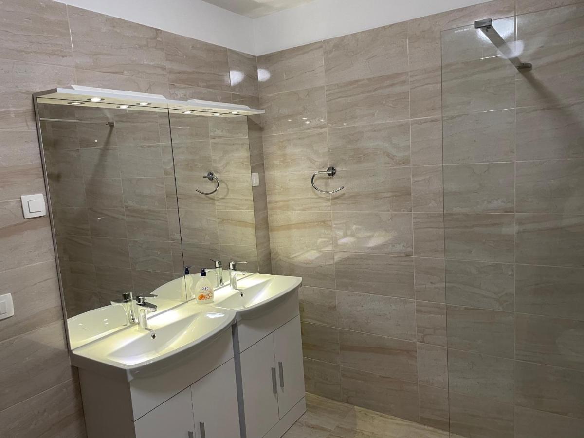 Villa Mira ***** Pinezići Kültér fotó