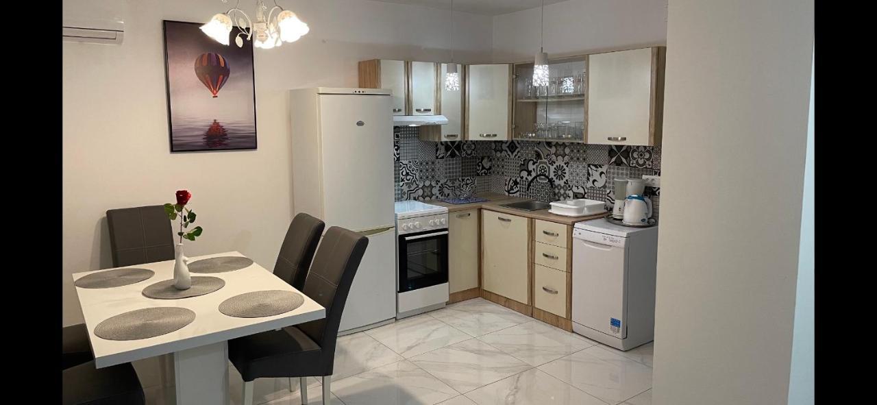Villa Mira ***** Pinezići Kültér fotó