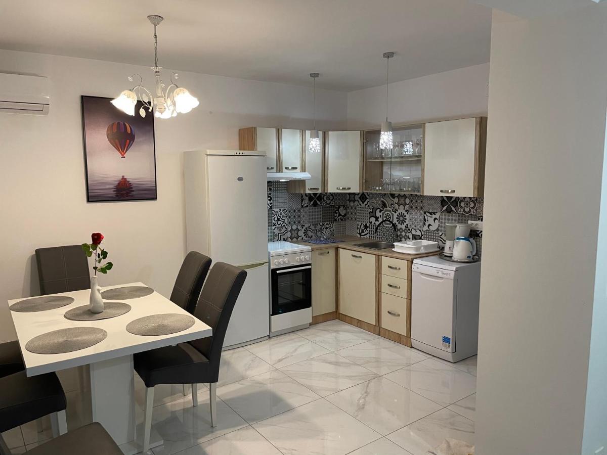 Villa Mira ***** Pinezići Kültér fotó