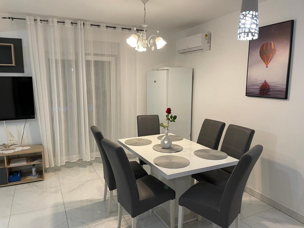 Villa Mira ***** Pinezići Kültér fotó