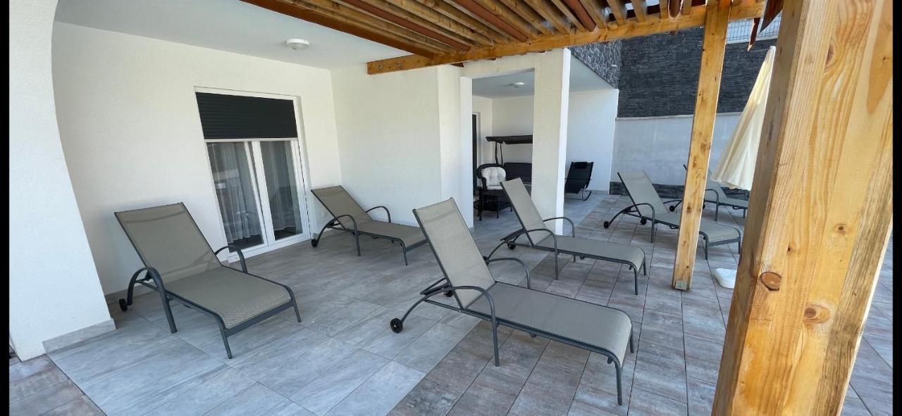 Villa Mira ***** Pinezići Kültér fotó