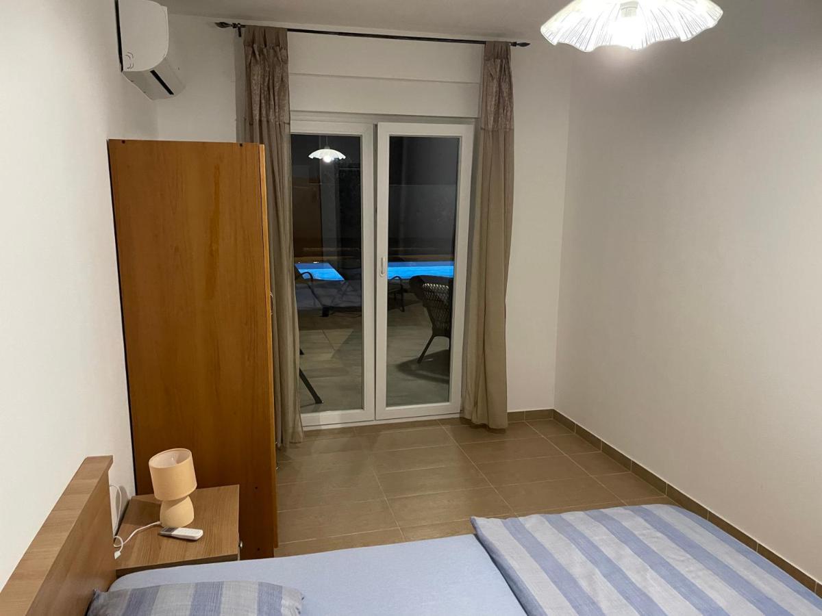 Villa Mira ***** Pinezići Kültér fotó